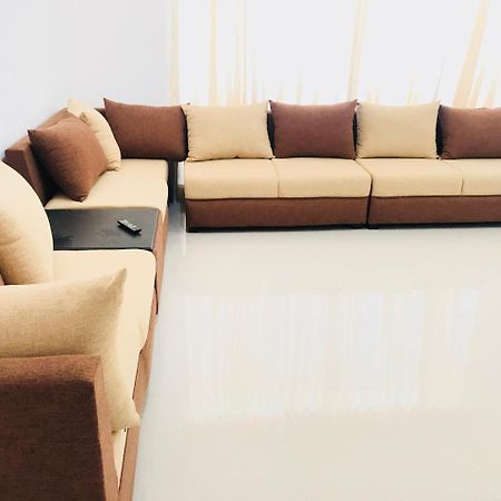 فندق Royal White Tourist Rest أنرادابورام المظهر الخارجي الصورة