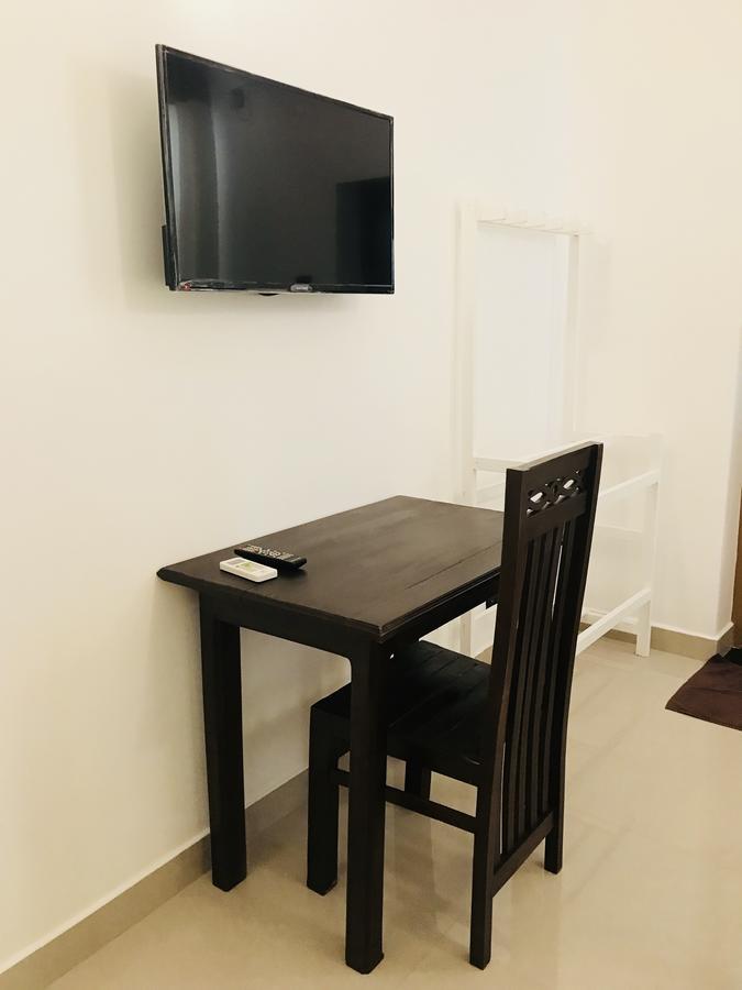 فندق Royal White Tourist Rest أنرادابورام المظهر الخارجي الصورة