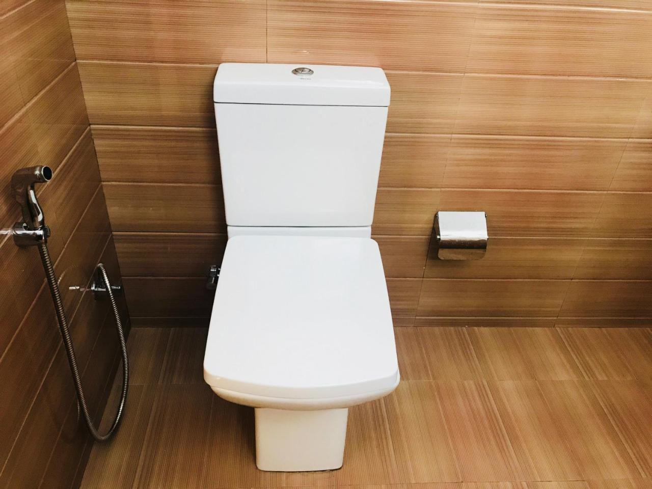 فندق Royal White Tourist Rest أنرادابورام الغرفة الصورة