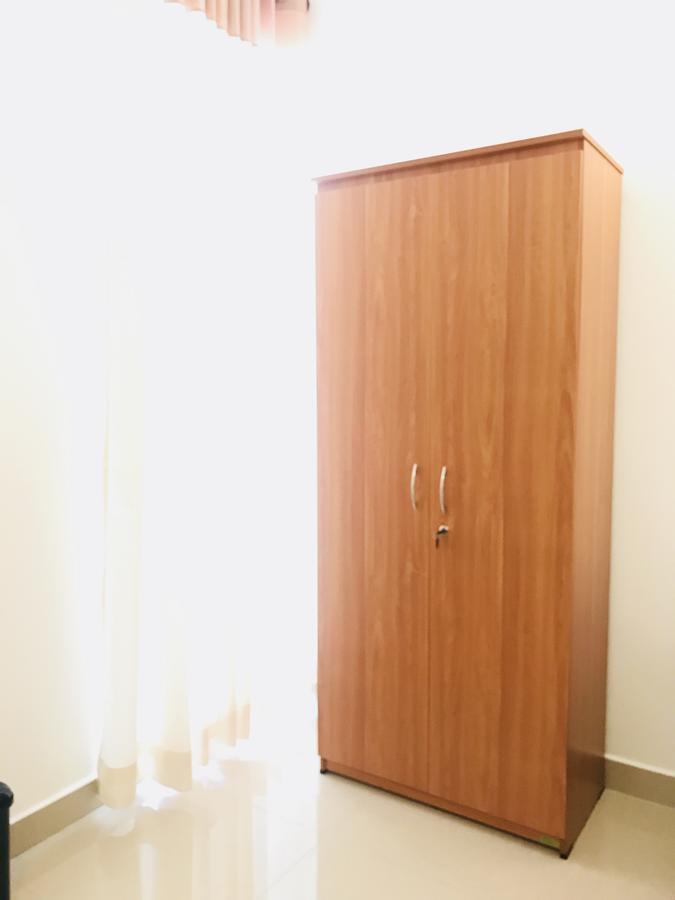 فندق Royal White Tourist Rest أنرادابورام المظهر الخارجي الصورة