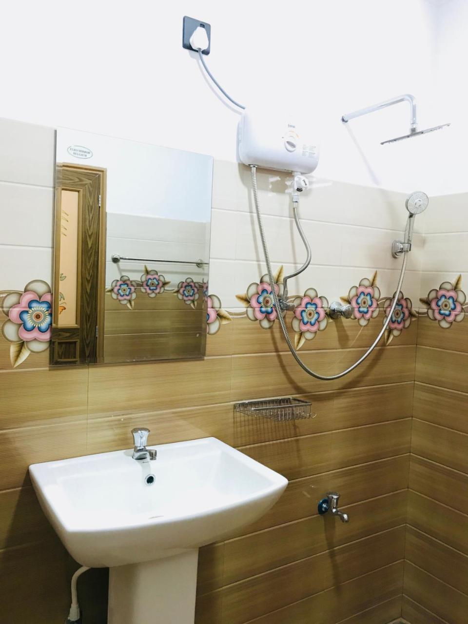 فندق Royal White Tourist Rest أنرادابورام المظهر الخارجي الصورة