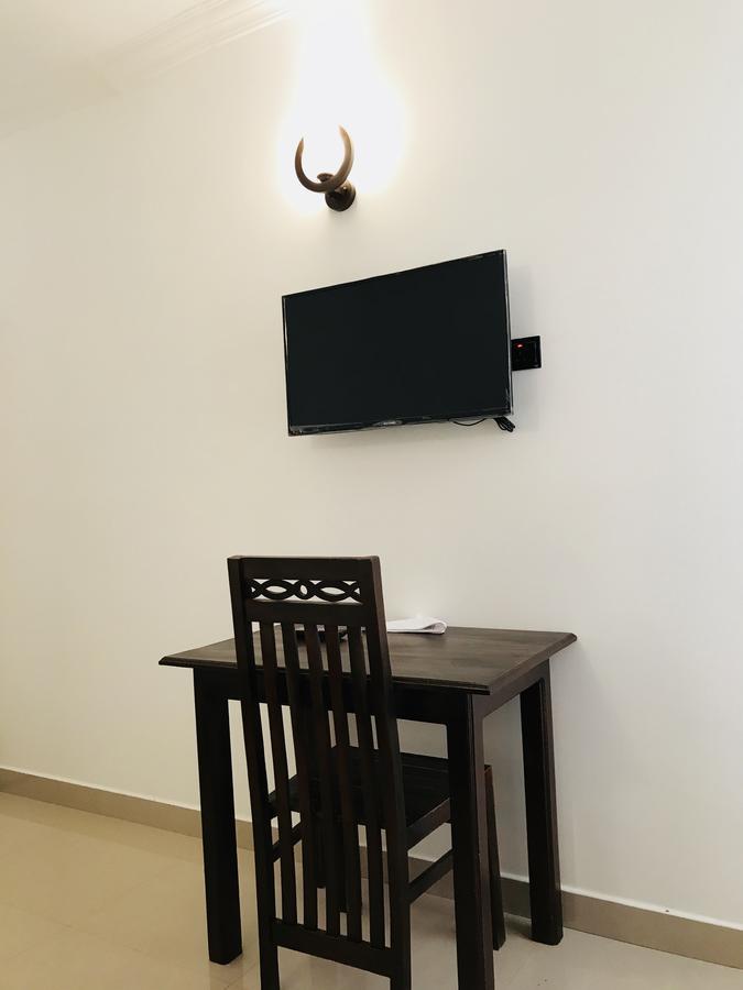 فندق Royal White Tourist Rest أنرادابورام المظهر الخارجي الصورة
