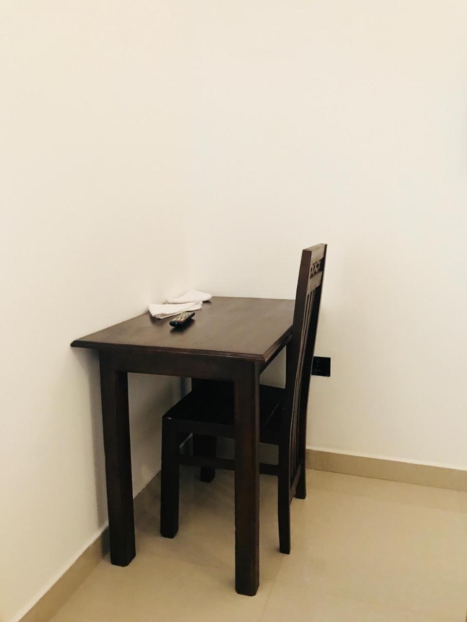فندق Royal White Tourist Rest أنرادابورام المظهر الخارجي الصورة