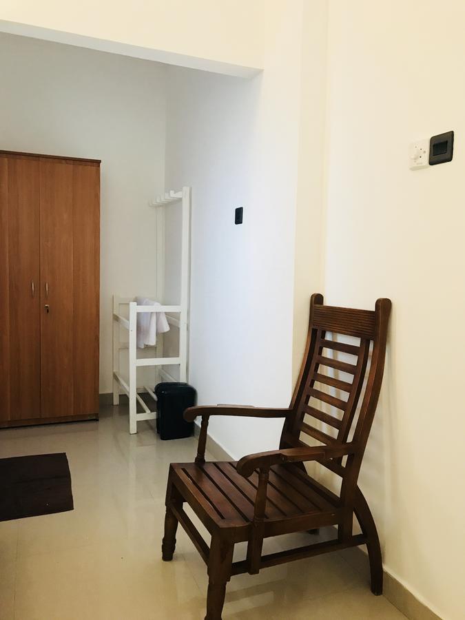 فندق Royal White Tourist Rest أنرادابورام المظهر الخارجي الصورة