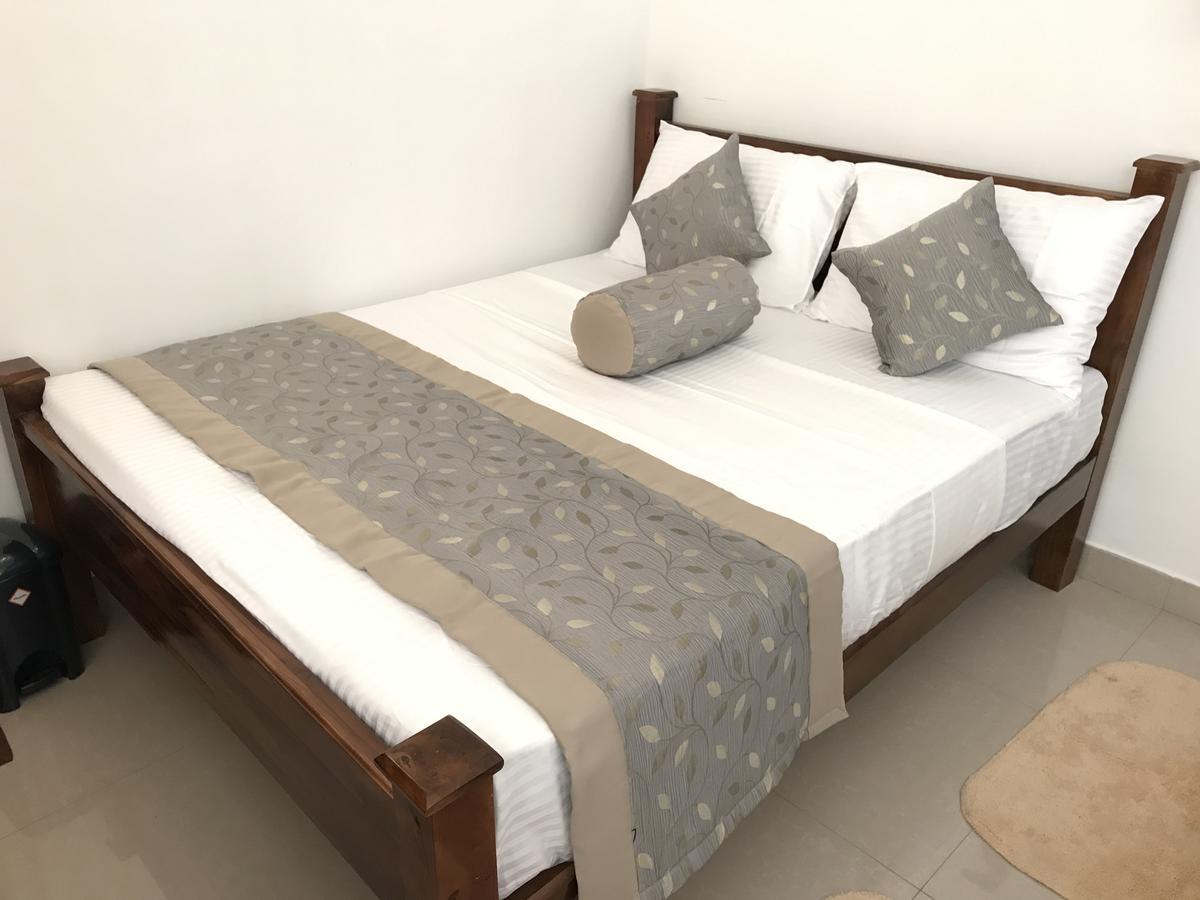 فندق Royal White Tourist Rest أنرادابورام المظهر الخارجي الصورة