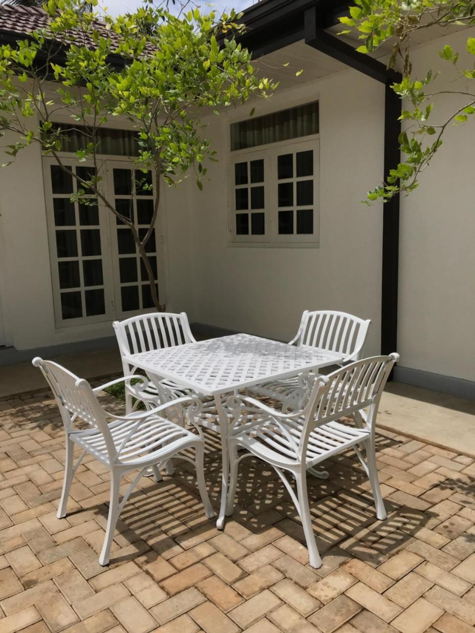 فندق Royal White Tourist Rest أنرادابورام المظهر الخارجي الصورة