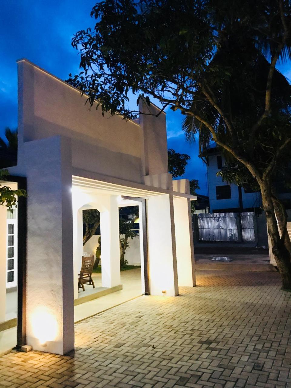 فندق Royal White Tourist Rest أنرادابورام المظهر الخارجي الصورة