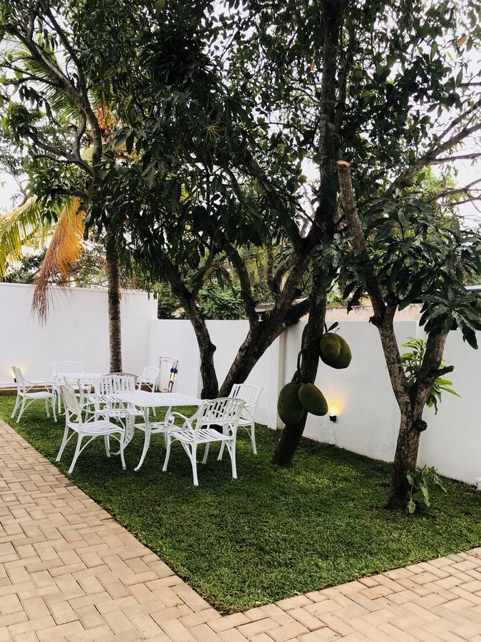 فندق Royal White Tourist Rest أنرادابورام المظهر الخارجي الصورة